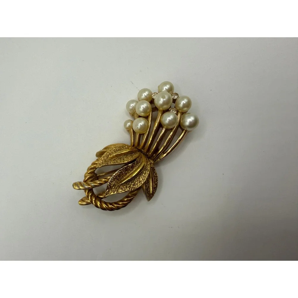 Crown Trifari Gold Tone Faux Pearl Rhinestone Brooch Vintage Floral Pin